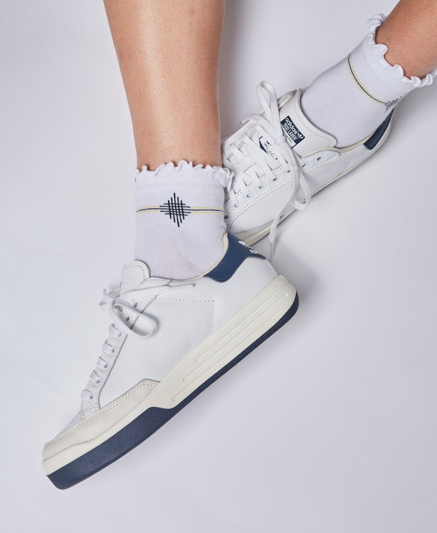 RUFFLE TRIM CREW SOCKS